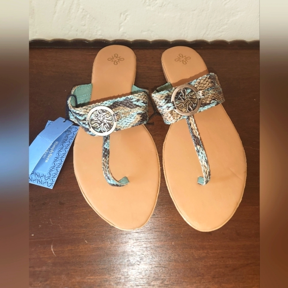 NWT Simply Vera Snake Print sandals Silver